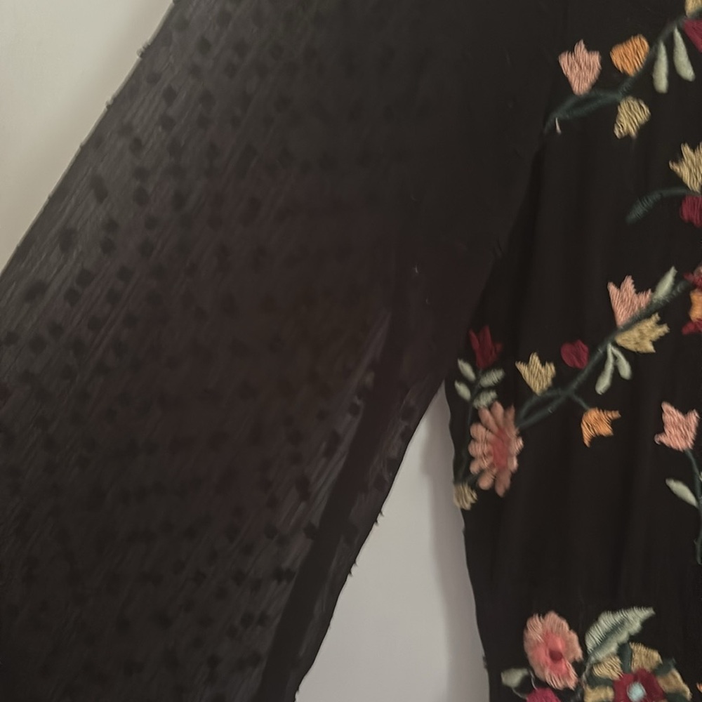 Embroidered top - Picture 4 of 9